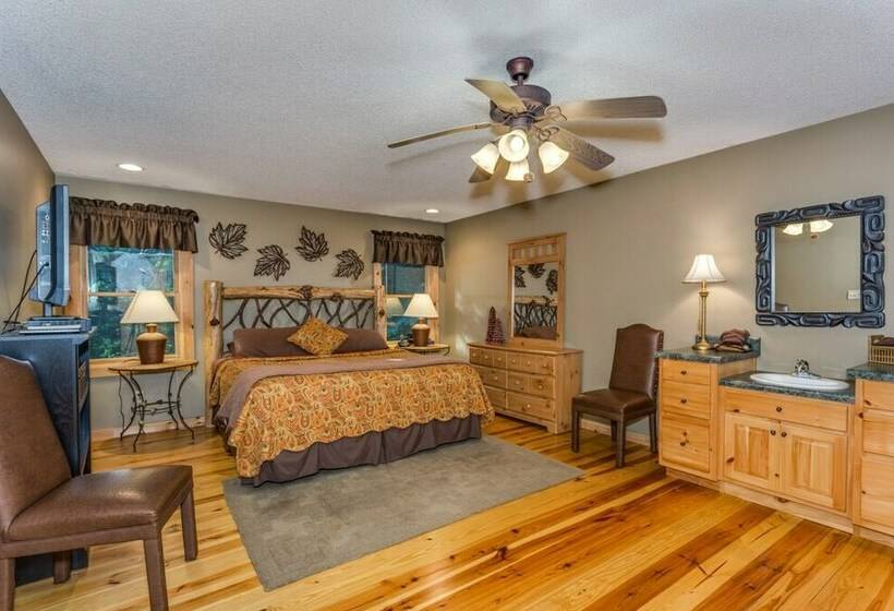 Twin Falls Stunning Landscape With 10ft Waterfall