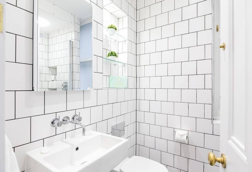 Urban Chic  Shaftesbury