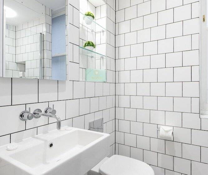 Urban Chic  Shaftesbury