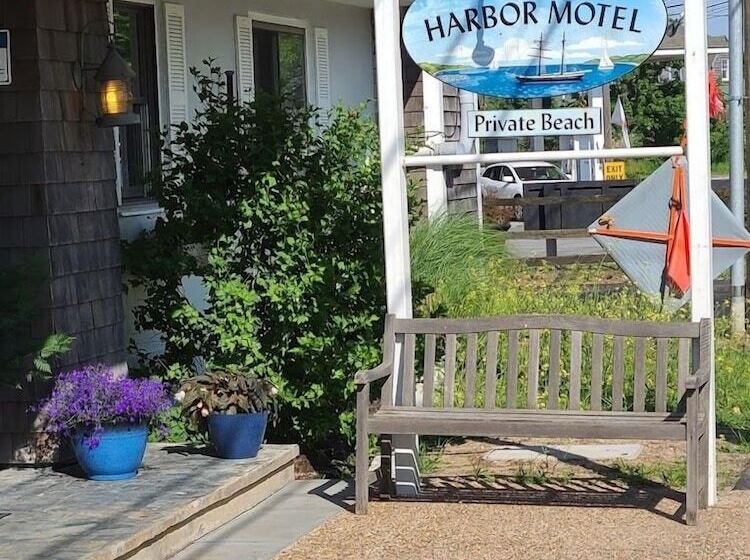 Vineyard Harbor Motel   Private Beach