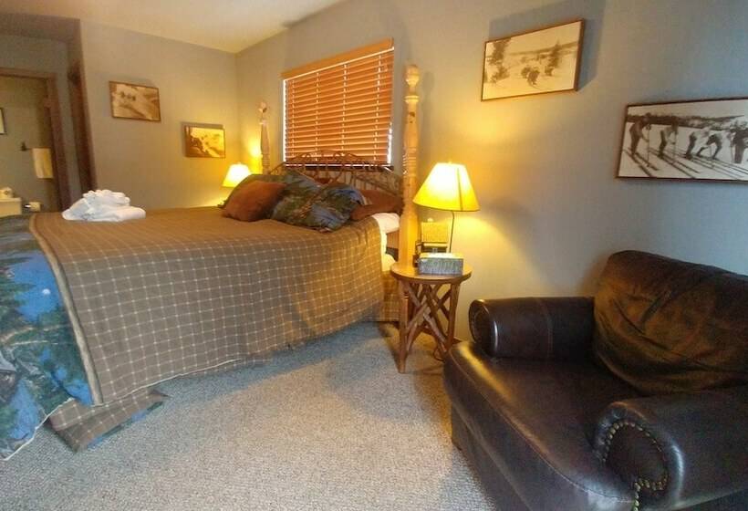 Waterfront Home, Close To A Variety Of Activities