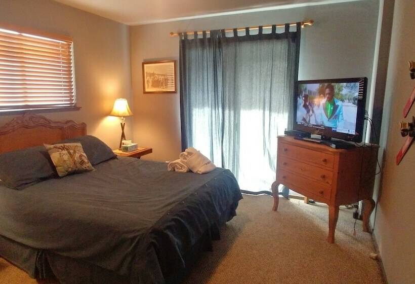 Waterfront Home, Close To A Variety Of Activities