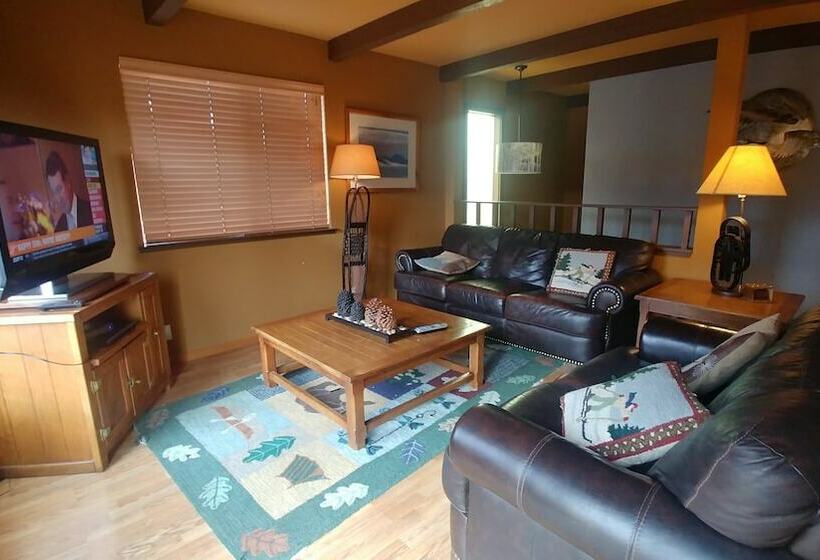 Waterfront Home, Close To A Variety Of Activities