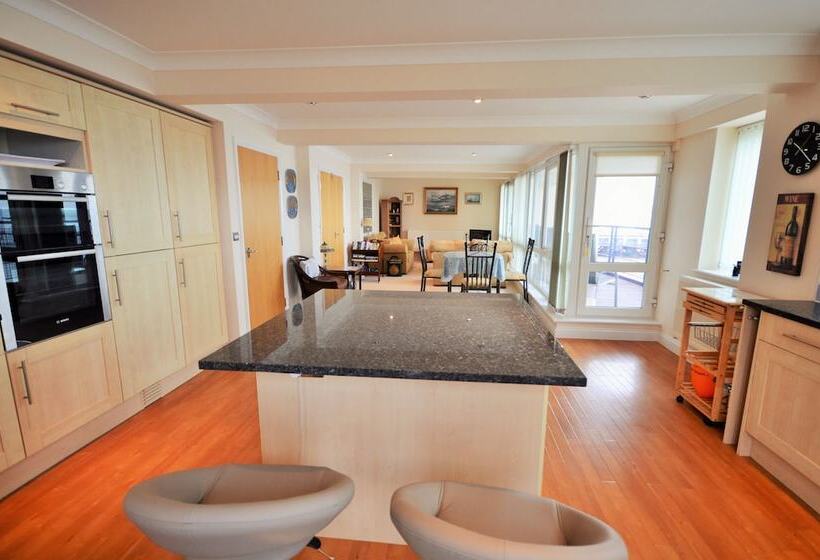 52 Napoleons Landing