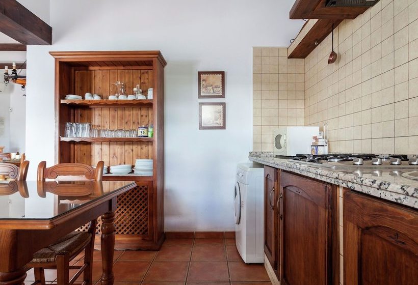 Andalusian Villa With Private Pool And Tennis Court Located 30 Km From Cordoba