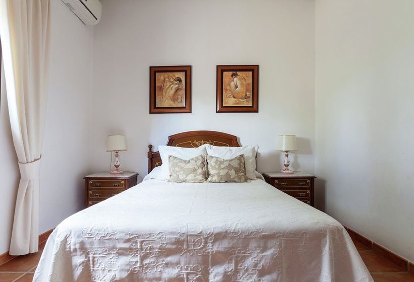 Andalusian Villa With Private Pool And Tennis Court Located 30 Km From Cordoba