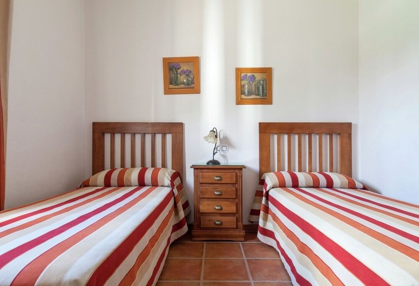 Andalusian Villa With Private Pool And Tennis Court Located 30 Km From Cordoba