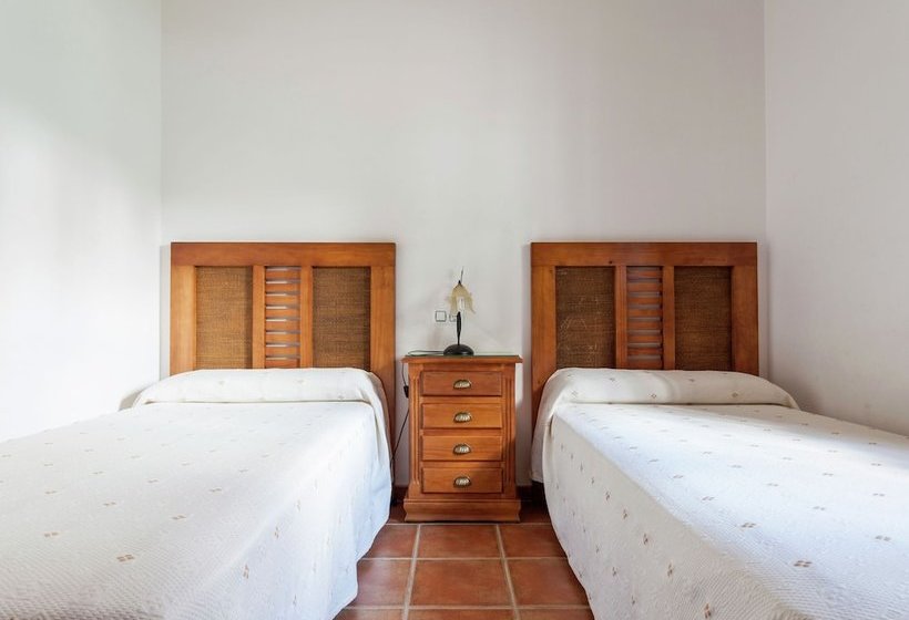 Andalusian Villa With Private Pool And Tennis Court Located 30 Km From Cordoba