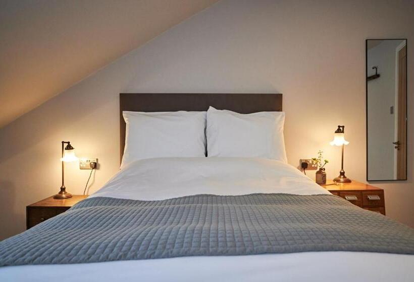 مبيت وإفطار Black Lion Inn