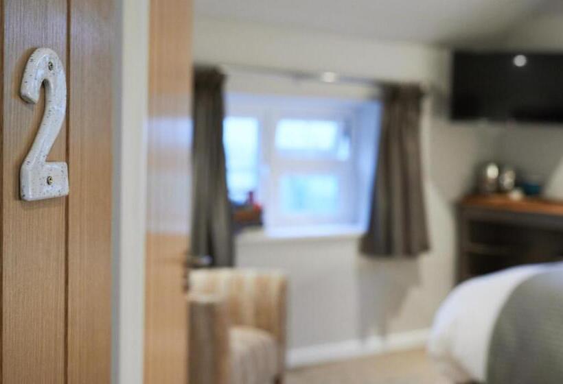 مبيت وإفطار Black Lion Inn