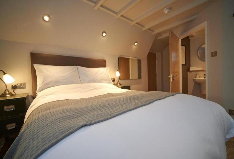 مبيت وإفطار Black Lion Inn