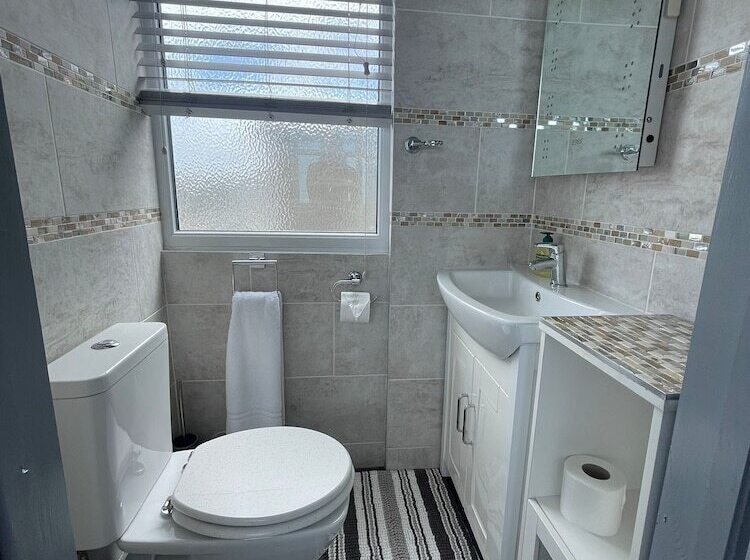 צימר Shore Lodge