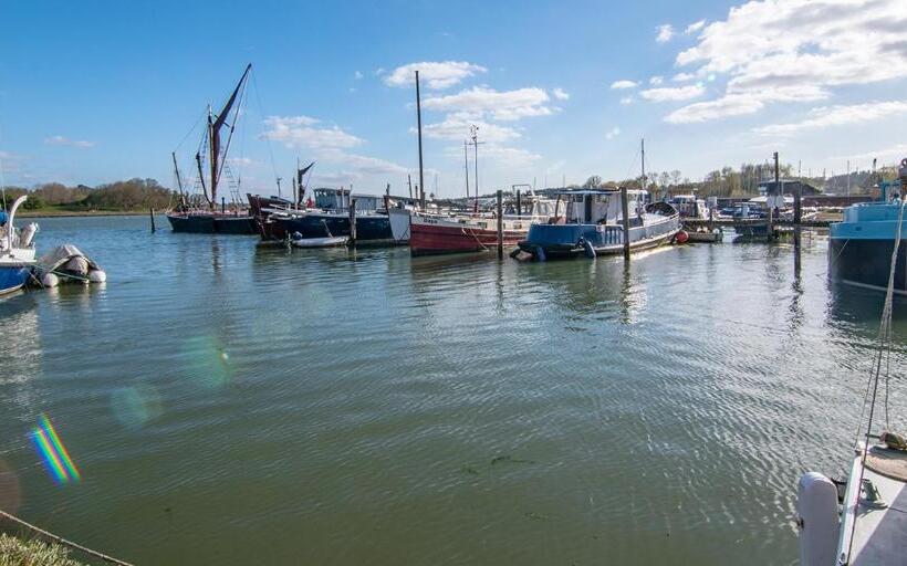 Bed and Breakfast The Station Guest House