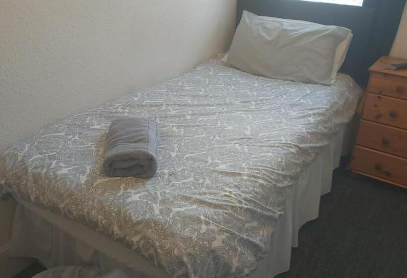 Bed and Breakfast Tudor Lodge  Redcar Beach