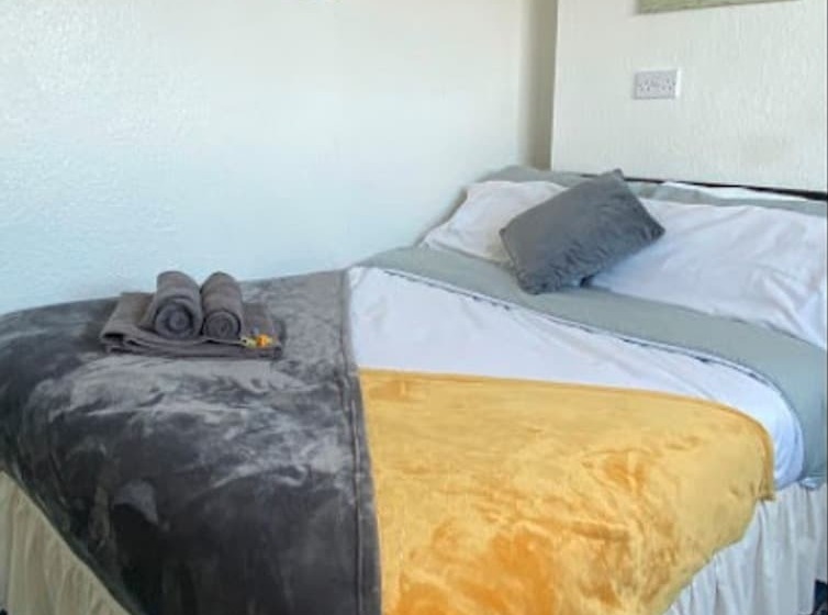 Bed and Breakfast Tudor Lodge  Redcar Beach