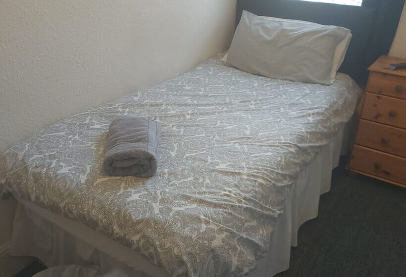 Bed and Breakfast Tudor Lodge  Redcar Beach