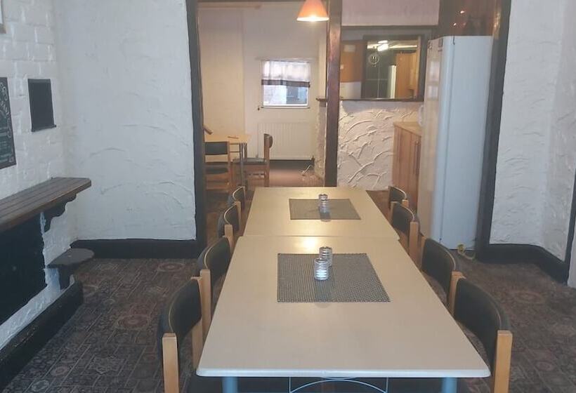 Bed and Breakfast Tudor Lodge  Redcar Beach