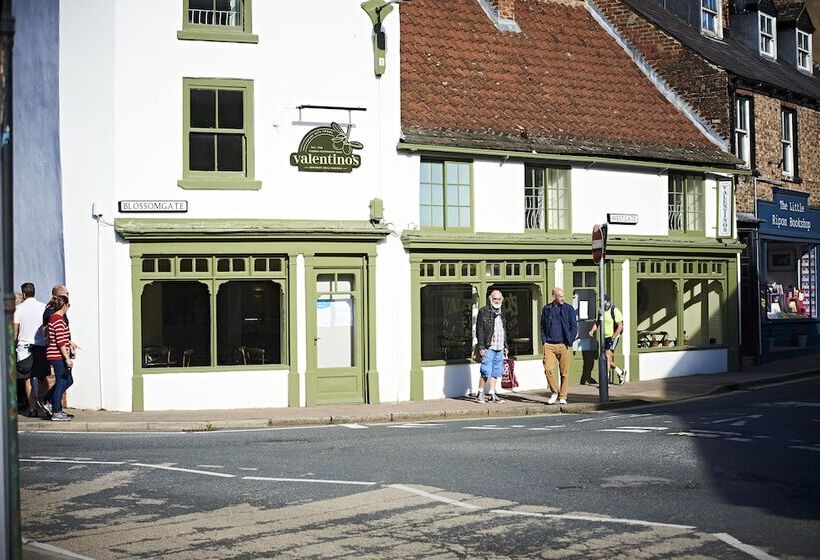 ベッドアンドブレックファースト Valentino S Restaurant With Rooms