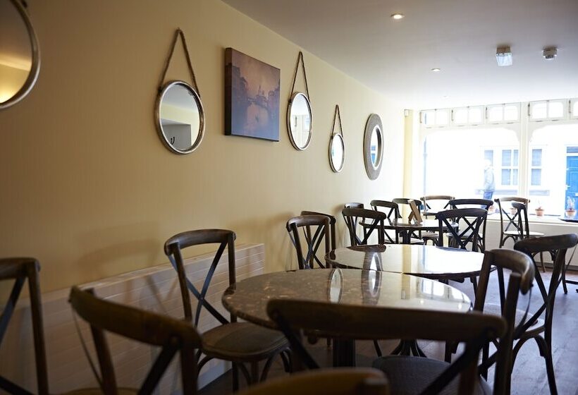 ベッドアンドブレックファースト Valentino S Restaurant With Rooms