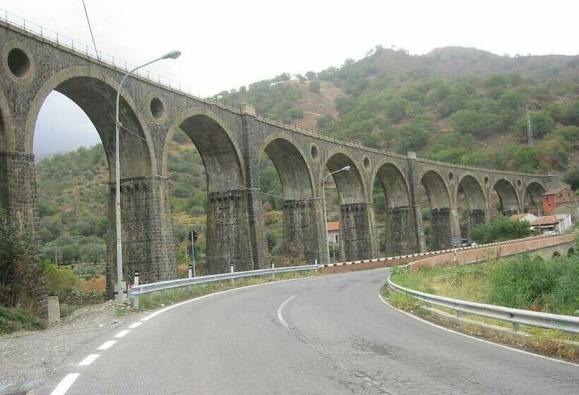 צימר Villa Le Gemelle Dell'alcantara