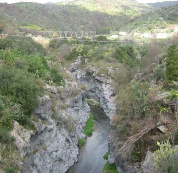 צימר Villa Le Gemelle Dell'alcantara