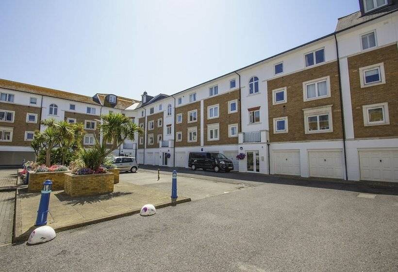 Britannia Harbour View Parking By Brighton Holiday Lets