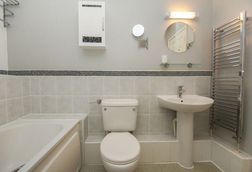 Britannia Harbour View Parking By Brighton Holiday Lets