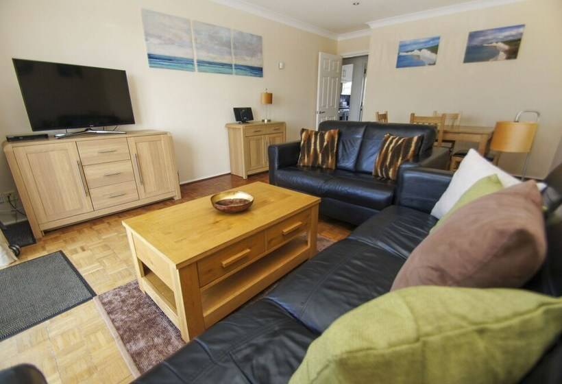 Britannia Harbour View Parking By Brighton Holiday Lets