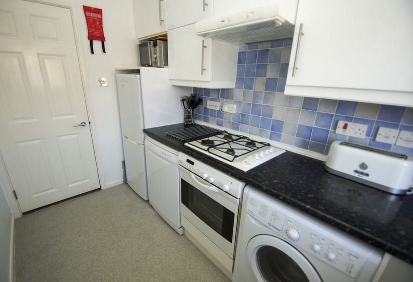 Britannia Harbour View Parking By Brighton Holiday Lets