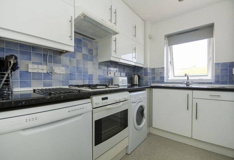 Britannia Harbour View Parking By Brighton Holiday Lets