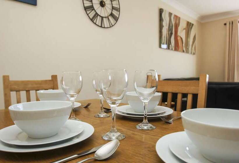 Britannia Harbour View Parking By Brighton Holiday Lets