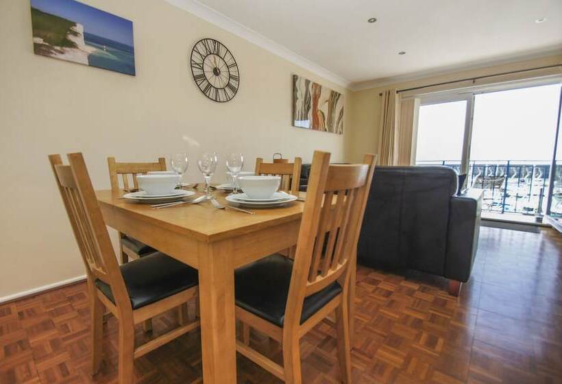 Britannia Harbour View Parking By Brighton Holiday Lets