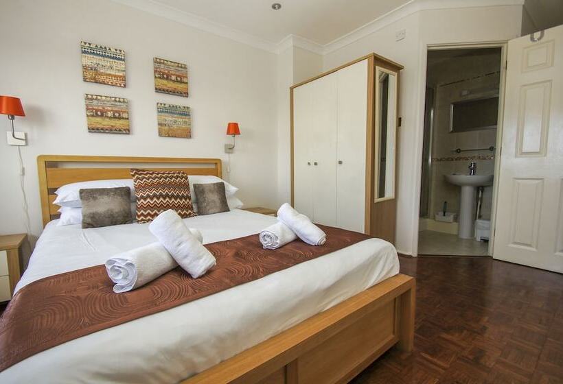 Britannia Harbour View Parking By Brighton Holiday Lets