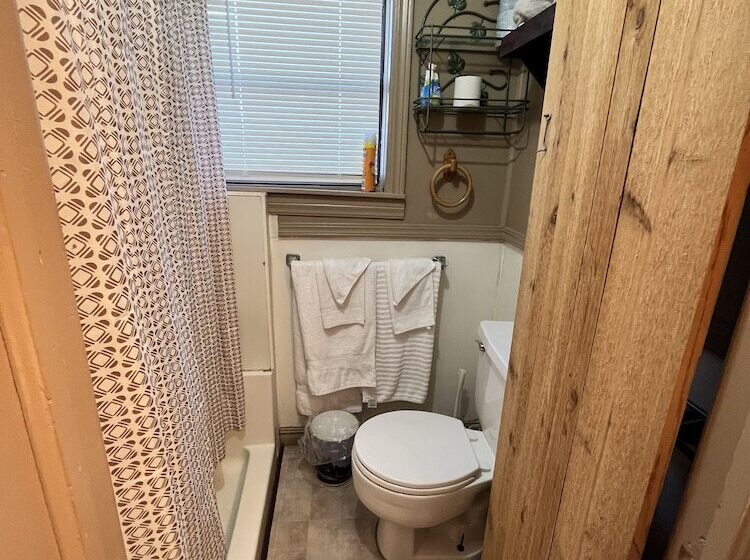 Cedarvale Cabins At Turner Falls