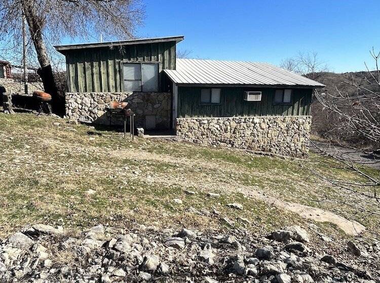 Cedarvale Cabins At Turner Falls