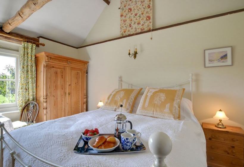 Charming, Spacious Cottage With Authentic Details And Situated In The Calm Kent