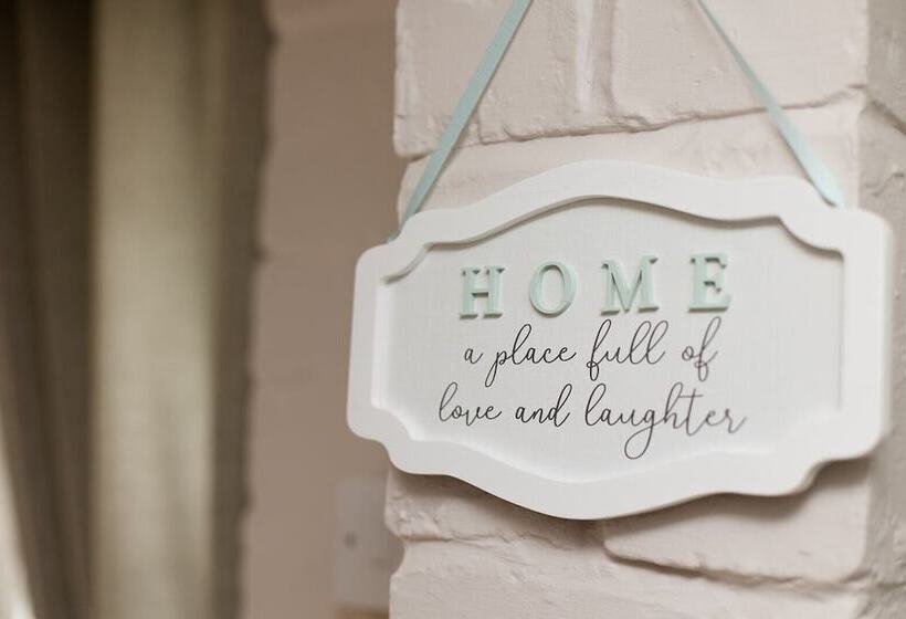 Cosy Cottage In Lytham St Annes   Close To Beach