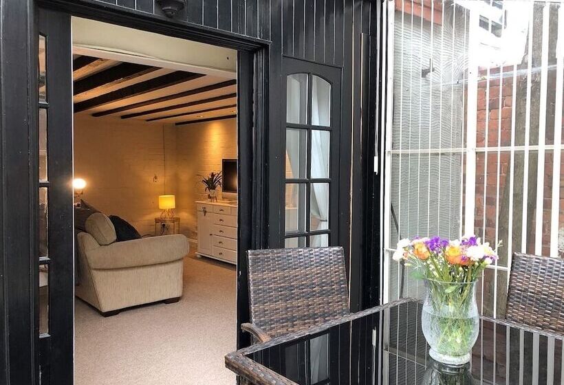 Cosy Cottage In Lytham St Annes   Close To Beach