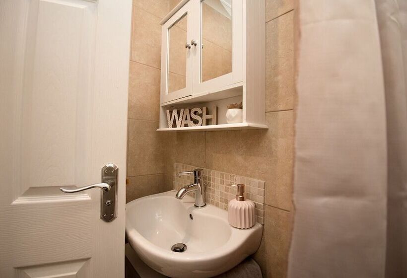 Cosy Cottage In Lytham St Annes   Close To Beach