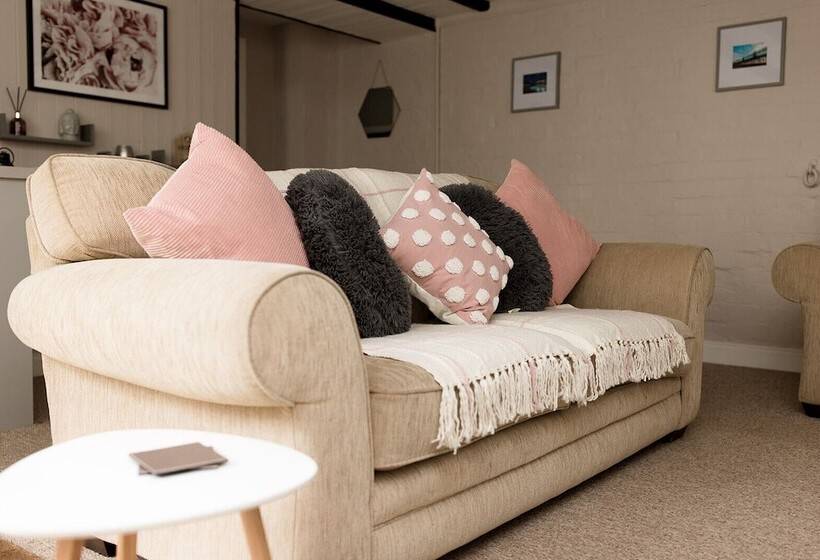 Cosy Cottage In Lytham St Annes   Close To Beach