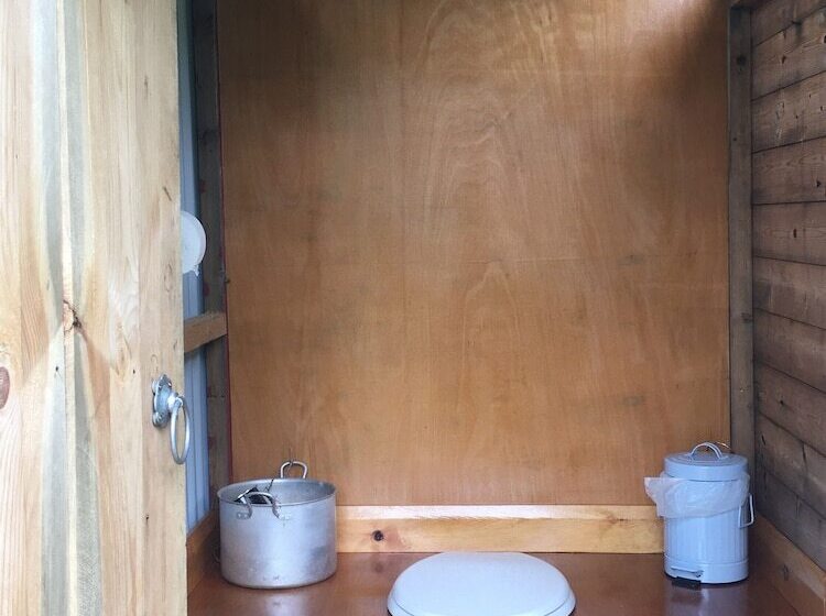 Cosy Woodland Off Grid Shepherds Hut   Hazel