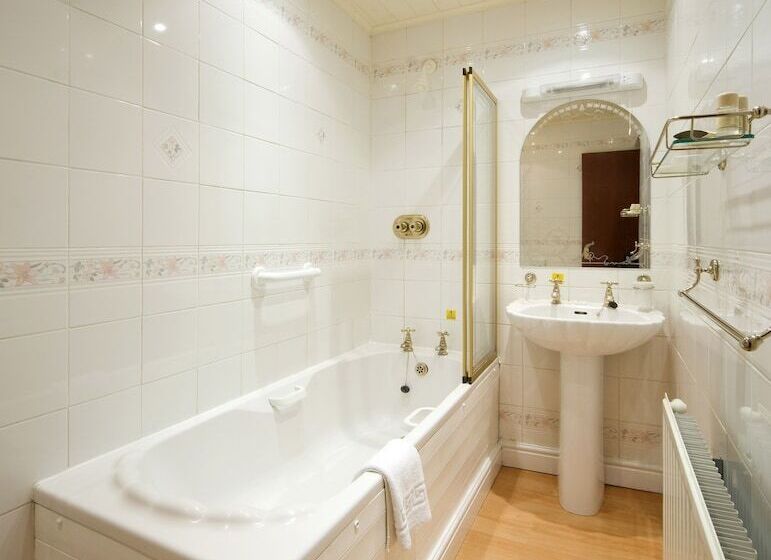 Derwent Manor Apartments