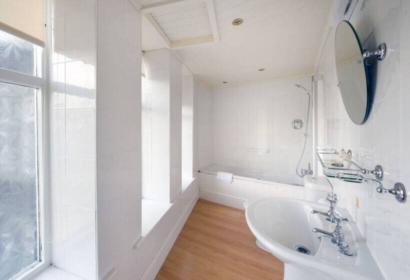 Derwent Manor Apartments