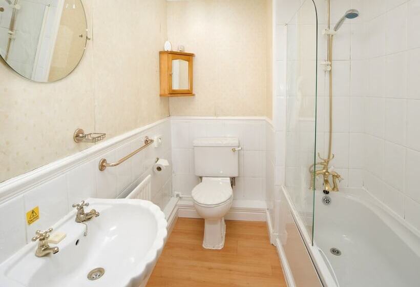 Derwent Manor Apartments