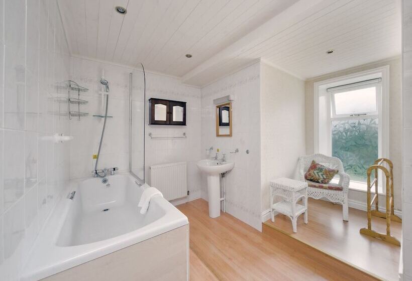 Derwent Manor Apartments