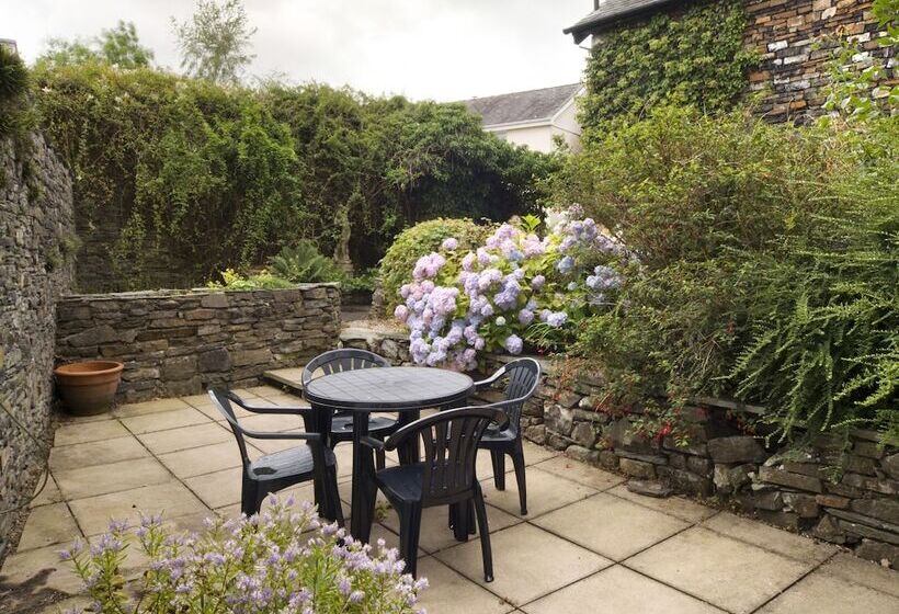 Derwent Manor Apartments