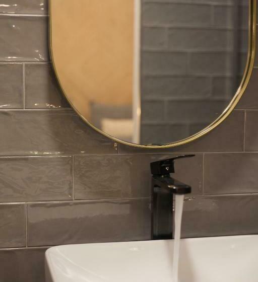 簡易ホテル Suites You Soho