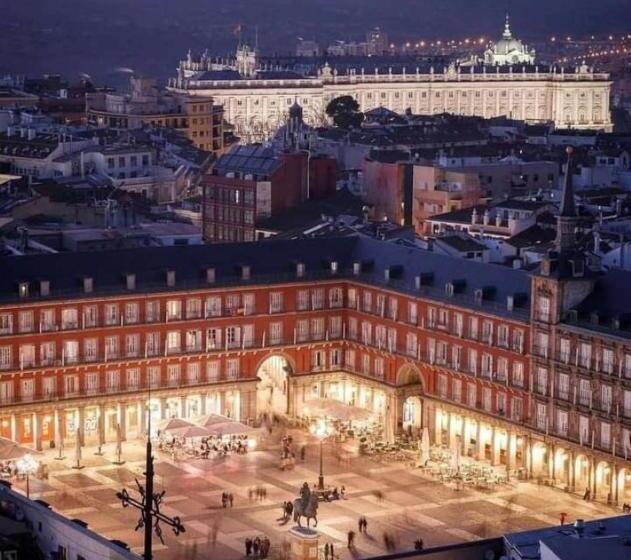 簡易ホテル Suites You Soho