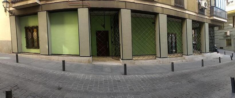 簡易ホテル Suites You Soho