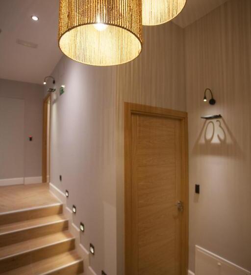 簡易ホテル Suites You Soho